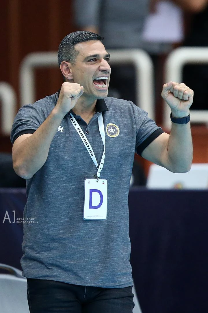 Mehdi Ghashghaei Rad coaching from the sideline